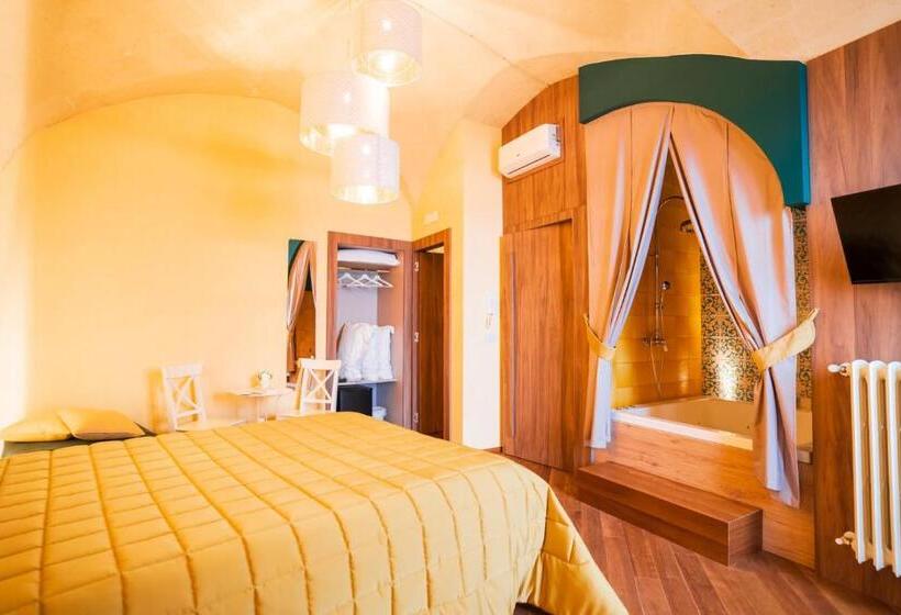 اتاق لوکس با وان آب گرم, Grantò B&b