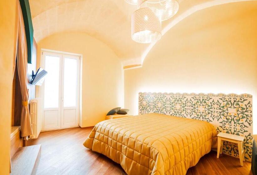اتاق لوکس با وان آب گرم, Grantò B&b