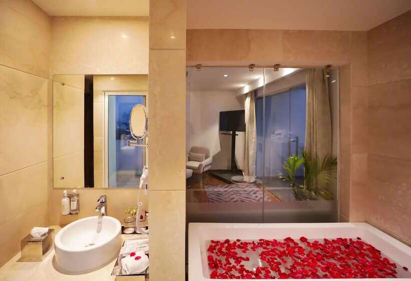 سوئیت پرزیدنت, Regenta Suites Gurugram, Sohna Road, Sector 49