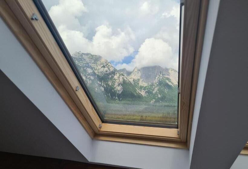 سوییت لوکس, Casa Florescu