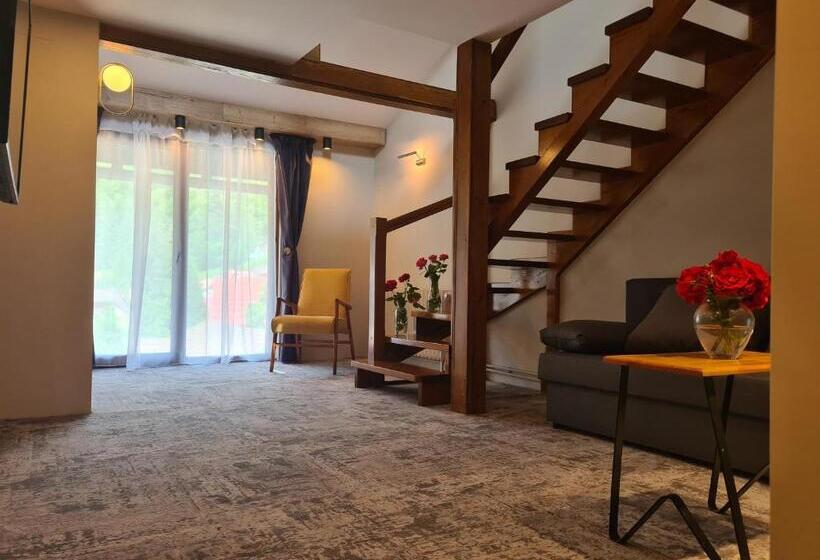 سوییت با چشم‌انداز کوه, Casa Florescu