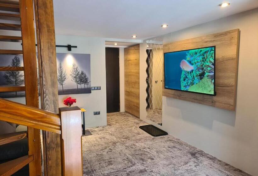 سوییت با چشم‌انداز کوه, Casa Florescu
