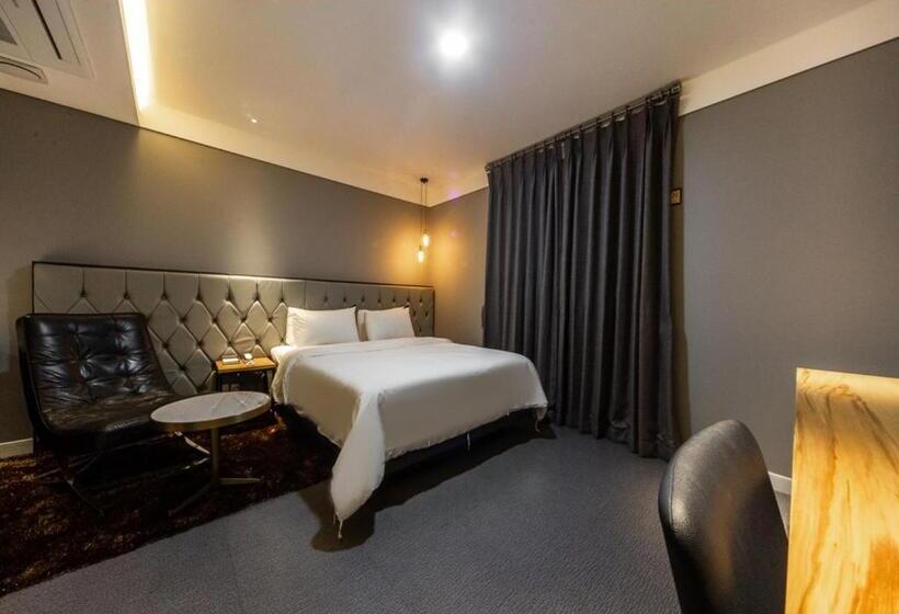 اتاق استاندارد با وان آب گرم, West In Hotel Yeosu