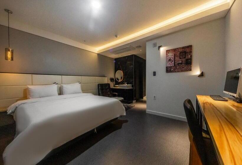 اتاق استاندارد با وان آب گرم, West In Hotel Yeosu