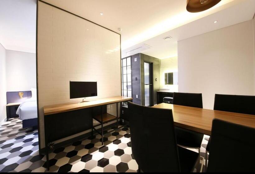 اتاق سوپریور با چشم‌انداز شهر, West In Hotel Yeosu