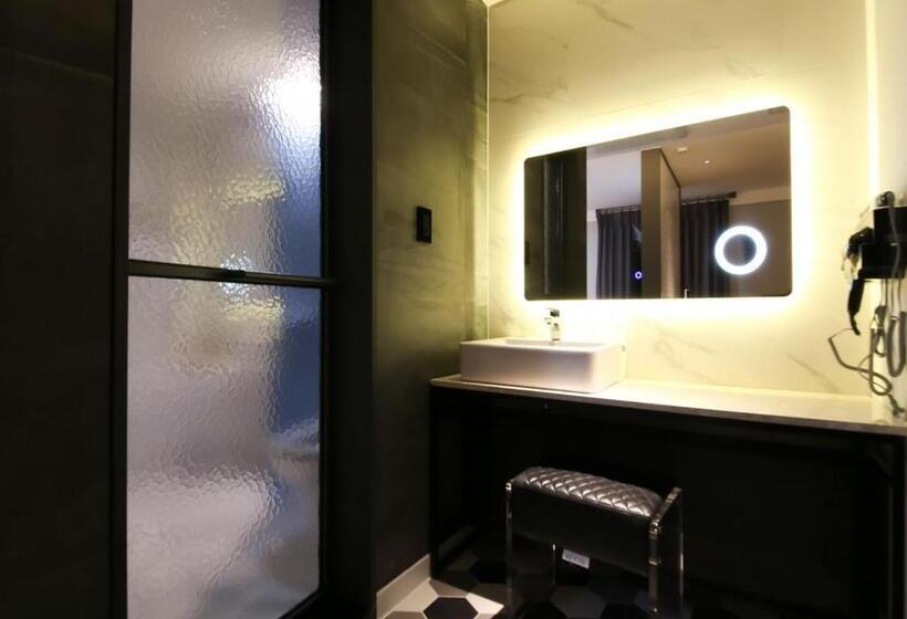 اتاق سوپریور با چشم‌انداز شهر, West In Hotel Yeosu