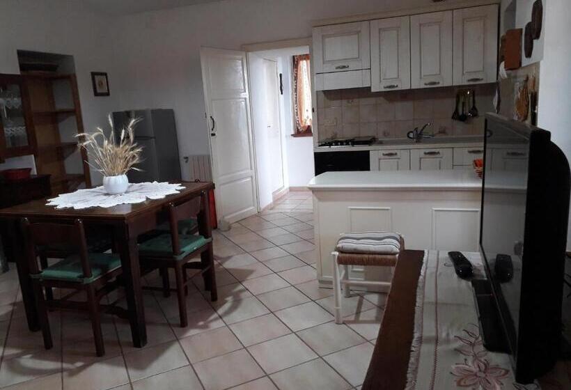 استودیوی استاندارد, Agriturismo Del Monte