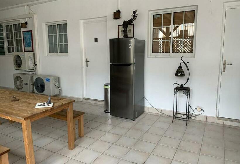 اتاق کلاسیک چهارنفره, Pelikan Chambres D Hôtes