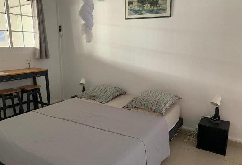 اتاق کلاسیک چهارنفره, Pelikan Chambres D Hôtes