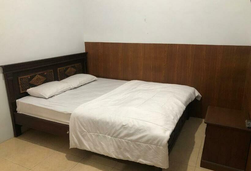 Номер Стандарт, Anind Guest House Near Museum Angkut Batu Redpartner