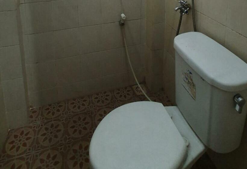 Номер Economy, Anind Guest House Near Museum Angkut Batu Redpartner