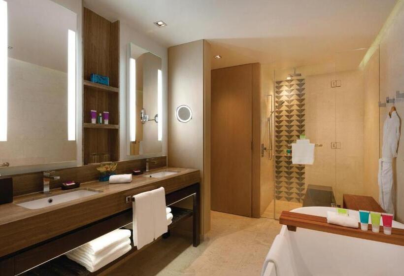 سوئیت جونیور با تخت بزرگ, Hyatt Zilara Rose Hall Adults Only All Inclusive