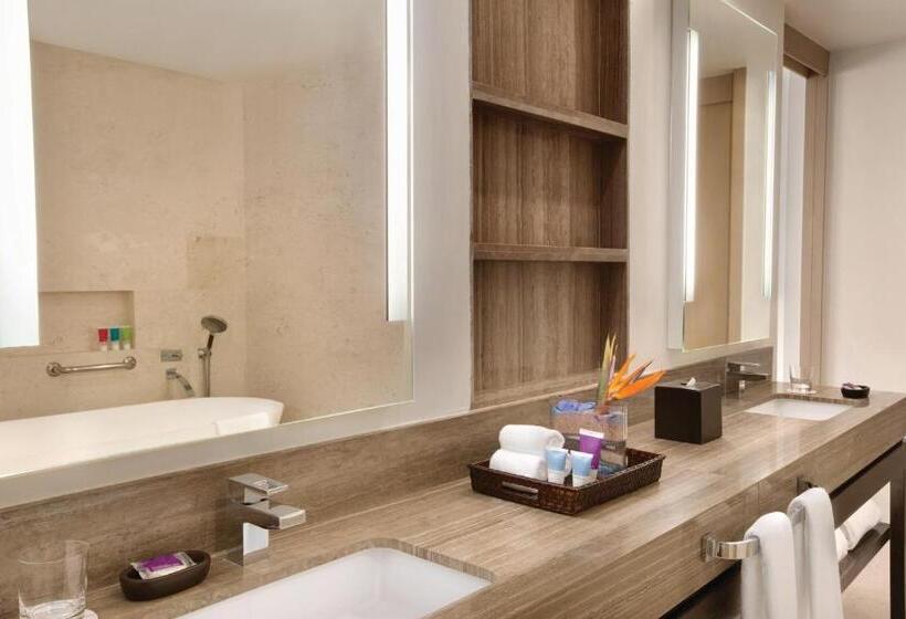 سوییت با چشم‌انداز دریا, Hyatt Zilara Rose Hall Adults Only All Inclusive
