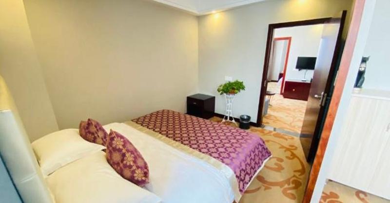 Люкс Кровать Кинг, Ramada Linyi North