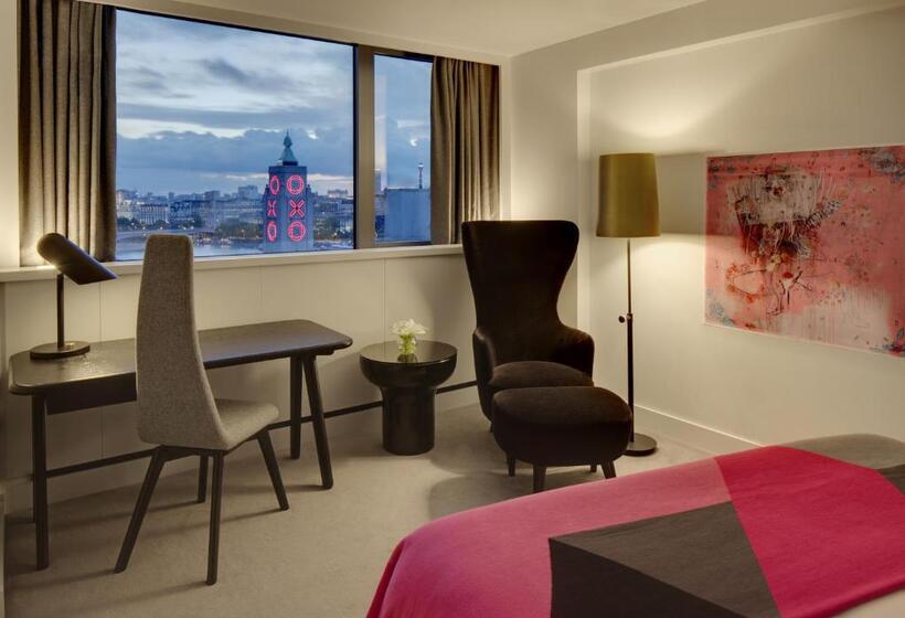 Номер Superior, Sea Containers London