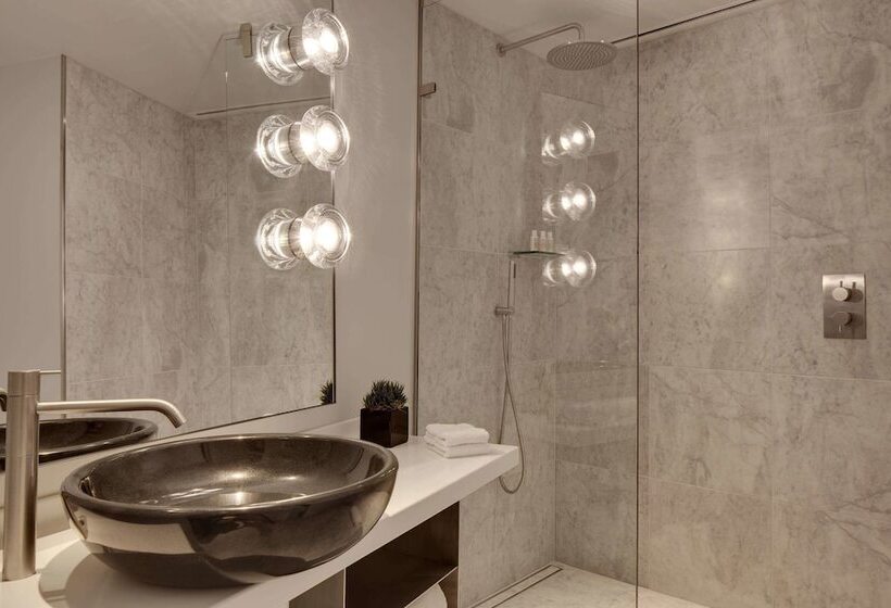 Номер Superior, Sea Containers London