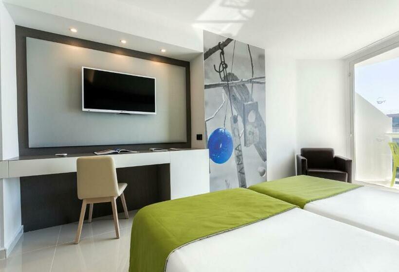 اتاق استاندارد با چشم‌انداز استخر, The Ibiza Twiins 4* Sup
