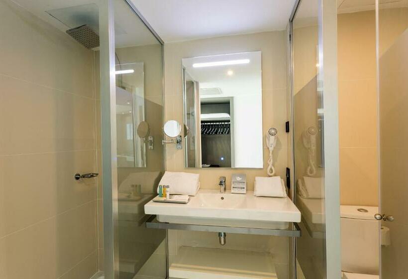 اتاق استاندارد با چشم‌انداز استخر, The Ibiza Twiins 4* Sup