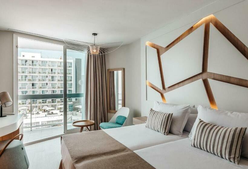 اتاق استاندارد با چشم‌انداز استخر, The Ibiza Twiins 4* Sup