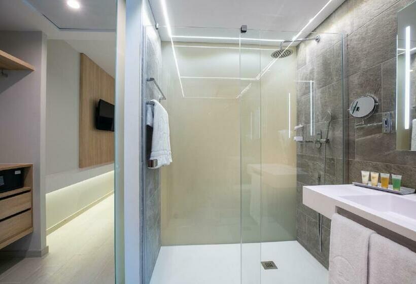 اتاق استاندارد با چشم‌انداز استخر, The Ibiza Twiins 4* Sup