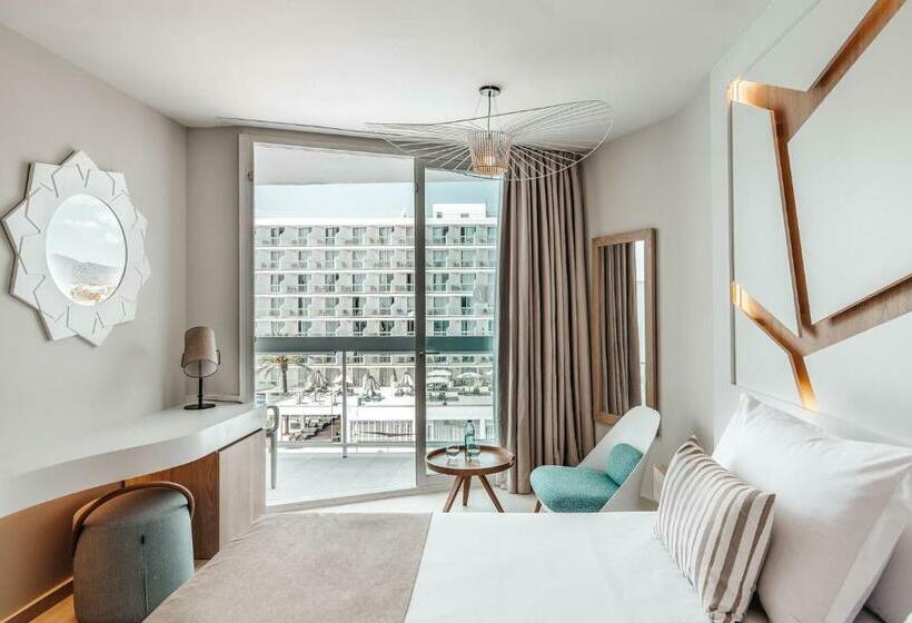 اتاق استاندارد با چشم‌انداز استخر, The Ibiza Twiins 4* Sup