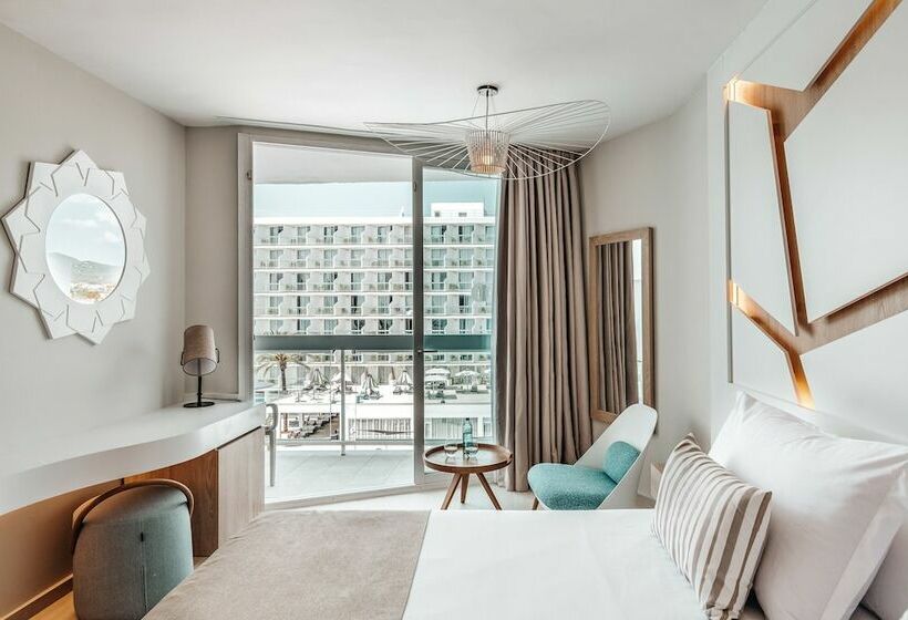 اتاق استاندارد با چشم‌انداز استخر, The Ibiza Twiins 4* Sup