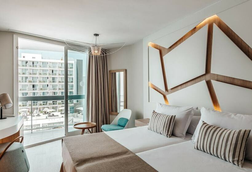 اتاق استاندارد با چشم‌انداز استخر, The Ibiza Twiins 4* Sup