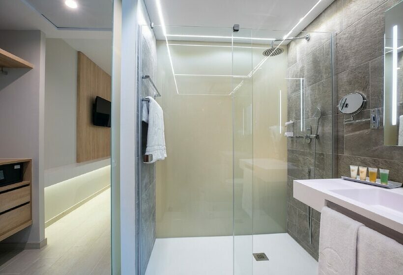 اتاق استاندارد با چشم‌انداز استخر, The Ibiza Twiins 4* Sup