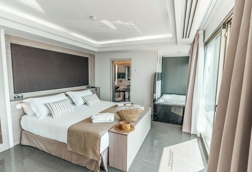 اتاق پرمیوم با چشم‌انداز دریا, The Ibiza Twiins 4* Sup