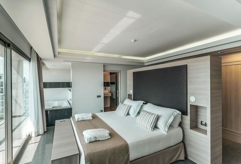 سوییت با چشم‌انداز دریا, The Ibiza Twiins 4* Sup