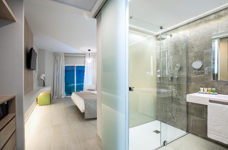 اتاق استاندارد با چشم‌انداز استخر, The Ibiza Twiins 4* Sup