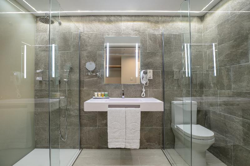 اتاق استاندارد با چشم‌انداز استخر, The Ibiza Twiins 4* Sup