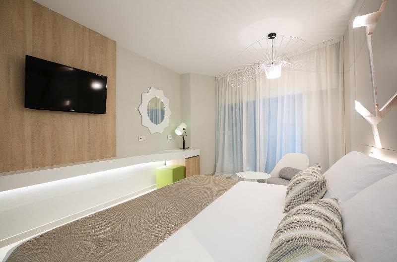 اتاق استاندارد با چشم‌انداز استخر, The Ibiza Twiins 4* Sup
