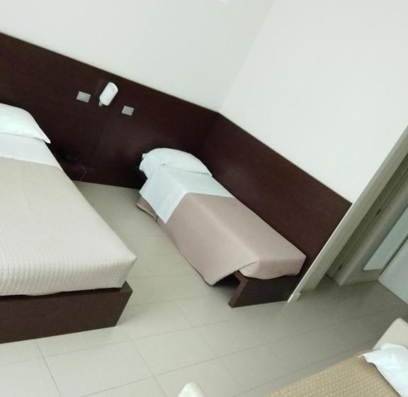 标准三人间, Martur Resort