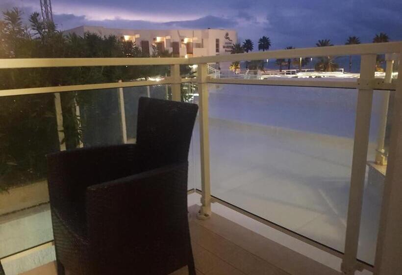 带阳台标准四人间, Martur Resort