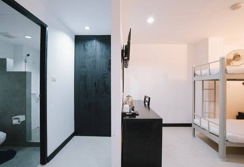 מיטה בחדר משותף, Noble House Patong