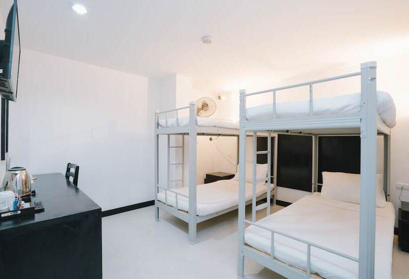 מיטה בחדר משותף, Noble House Patong