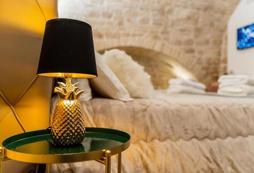 Номер Стандарт с Гидромассажем, Gold Suite B&b