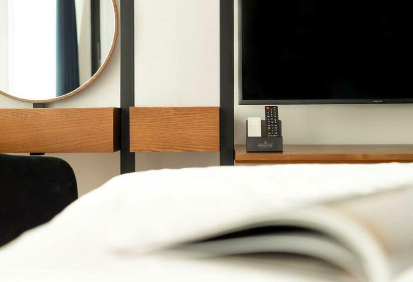 带阳台的豪华间, Moncafe Hotel Etico Tirana