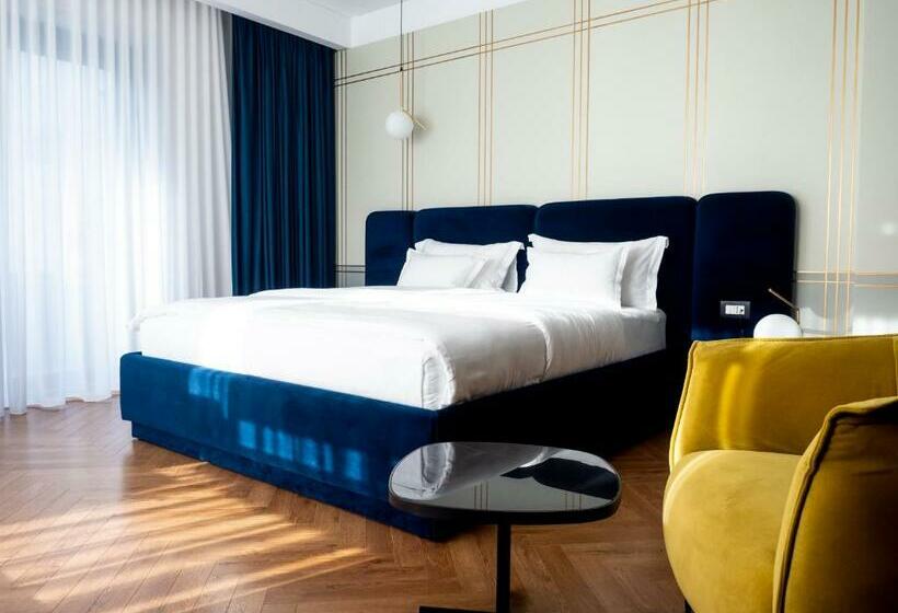 带阳台的豪华间, Moncafe Hotel Etico Tirana