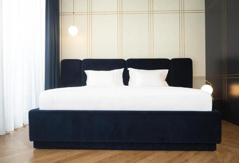 带阳台的豪华间, Moncafe Hotel Etico Tirana