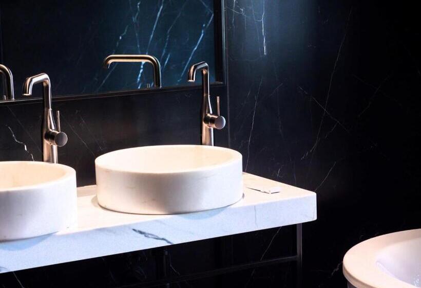 带阳台套房, Moncafe Hotel Etico Tirana