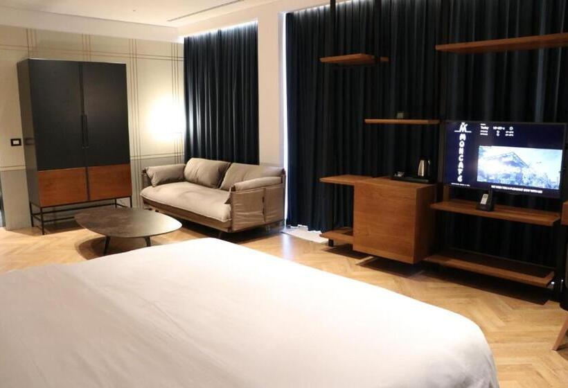 带阳台套房, Moncafe Hotel Etico Tirana