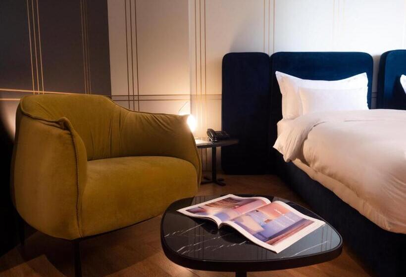 带阳台的豪华间, Moncafe Hotel Etico Tirana