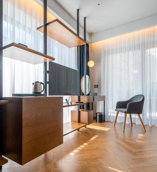 带阳台套房, Moncafe Hotel Etico Tirana
