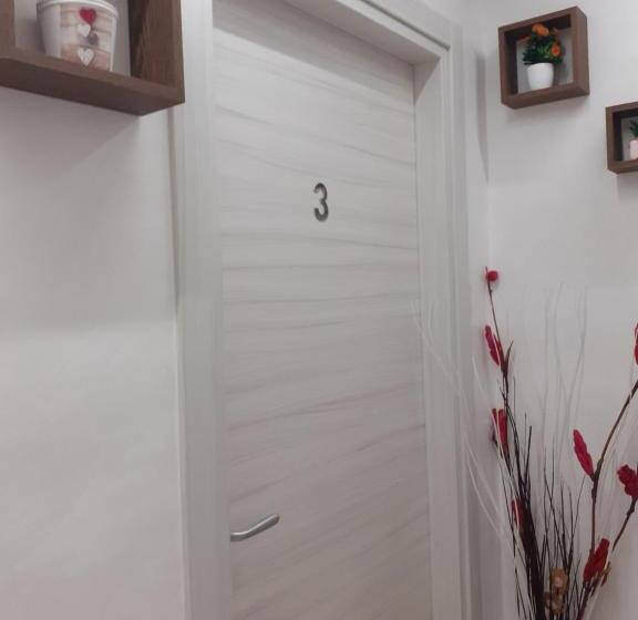 اتاق استاندارد چهار تخته با چشم‌انداز دریا, Maison Marguerite