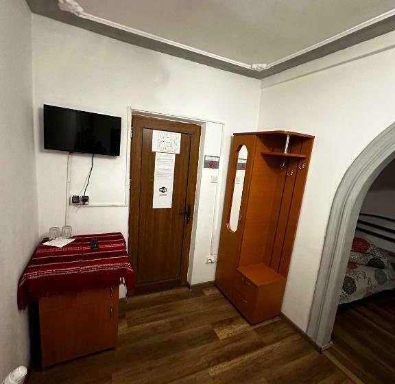 اتاق استاندارد سه نفره, Casa Bucovineană