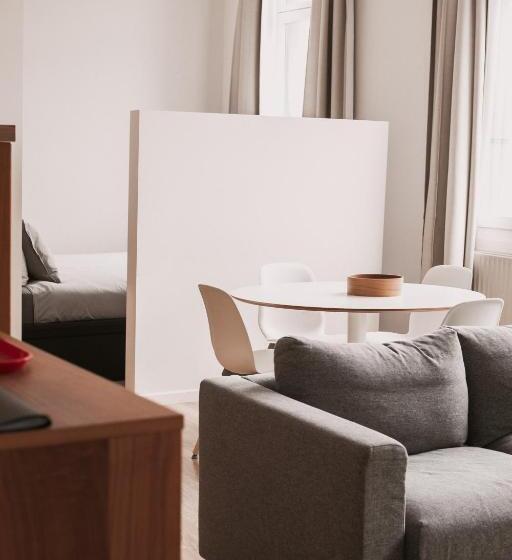 استودیوی استاندارد, Central And Cozy In Brussels