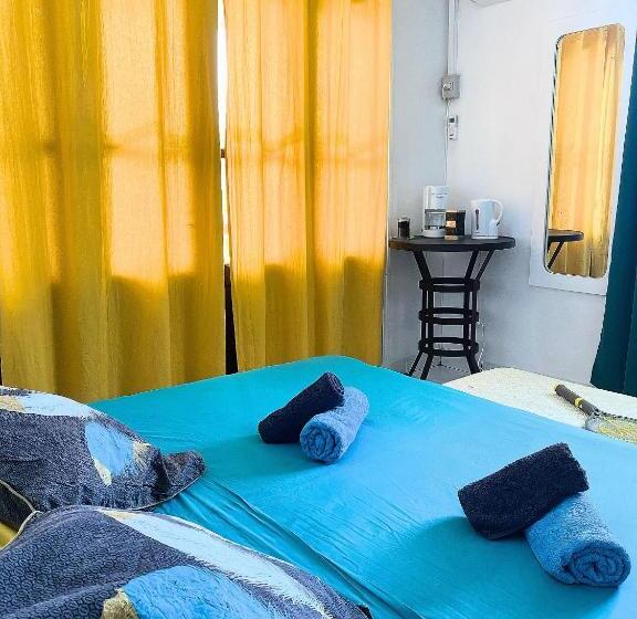 اتاق استاندارد با تراس, Auberge K Wan Hostel   Proche Plages