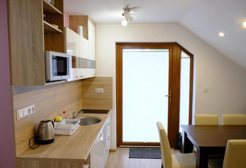 침실 2개 아파트, Apartmány Valča